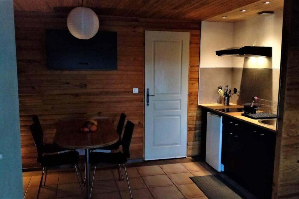 Apartment 32m2 - Dans Propriete Avec Vue Imprenable Sur Le Du Salagou